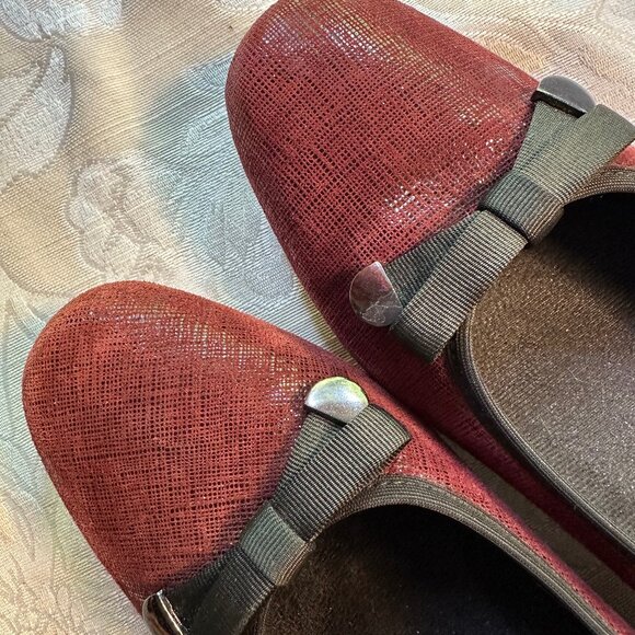 Munro American Wine/Black/Bow Randa Wedge Metallic Crosshatch sz 8 M - Picture 1 of 12